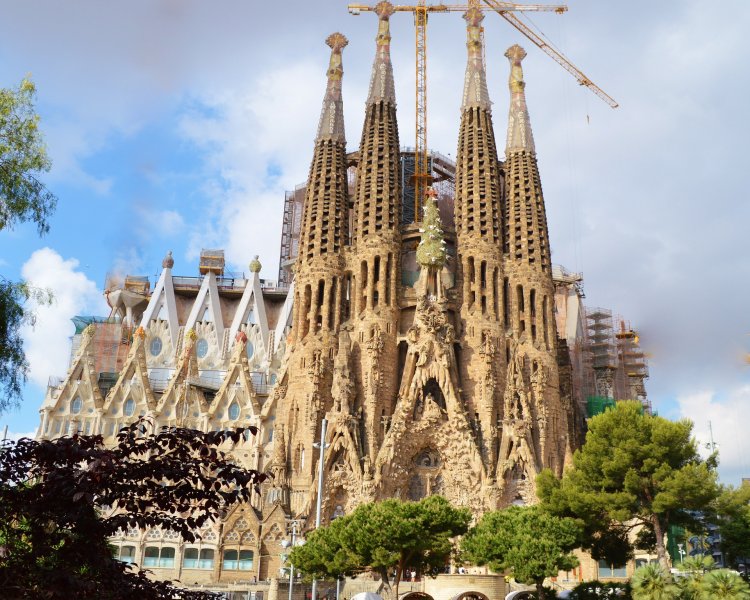 Barcelona - Pe urmele lui Gaudi și Dali 